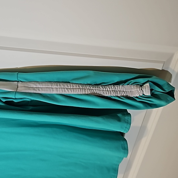 Avia Green Long Sleeve Top with White Stripes - Picture 4 of 5